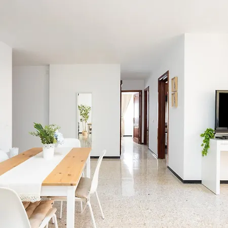 Apartment Home2book Bright Stadium Apartment, Cruz