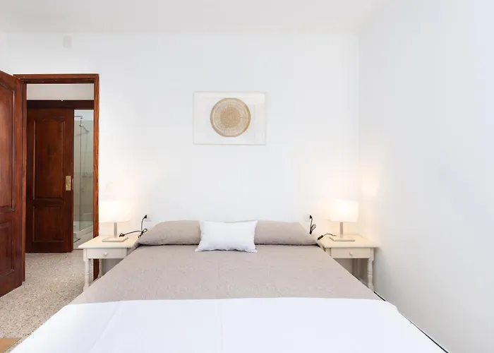 Home2book Bright Stadium Apartment, Cruz